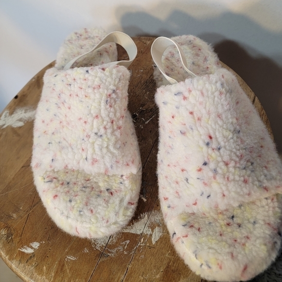 Old Navy sherpa slides multi-colored, with elastic. Size 10 - Picture 4 of 11